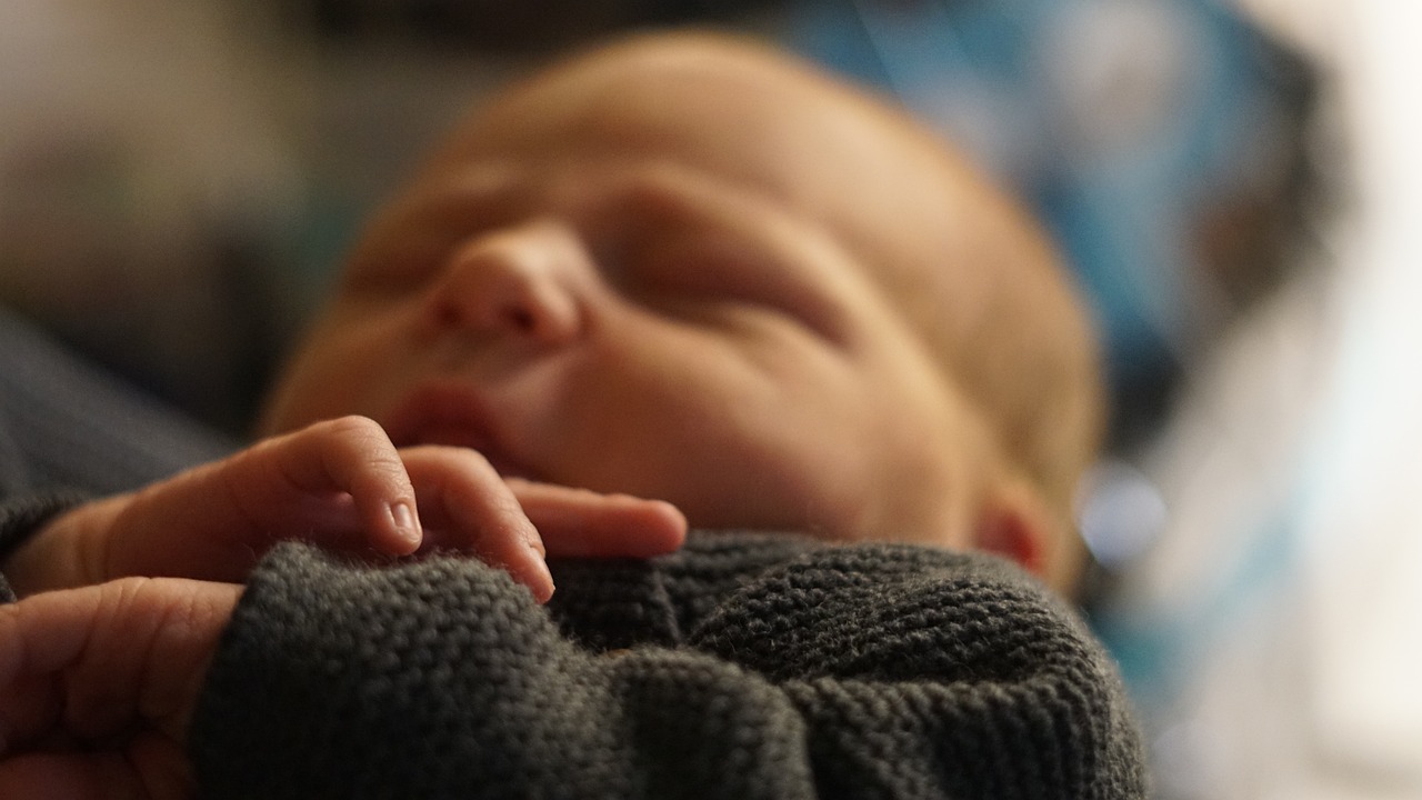 Jak pomóc niemowlętom spać lepiej?